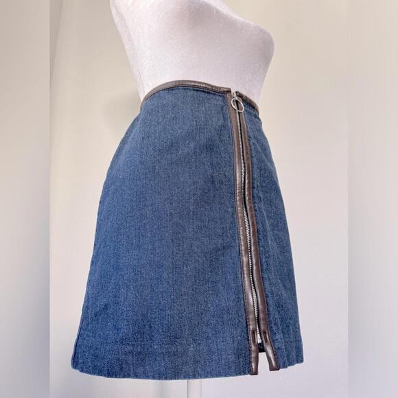 Vintage ‘01 Old Navy Dark Denim Zip-Up Mini Skirt w/ Faux Leather Trim - Picture 6 of 10